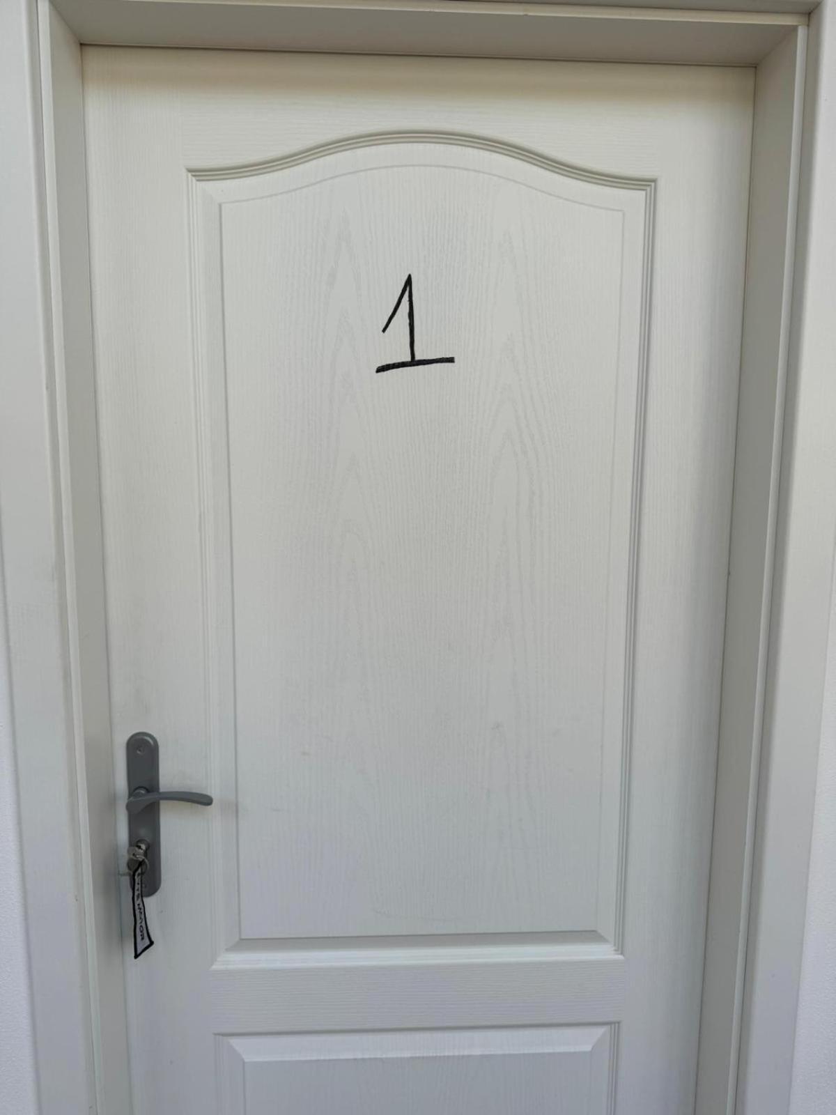 Central Plaza Mini Apartment 1 Bruck-Leitha Dış mekan fotoğraf